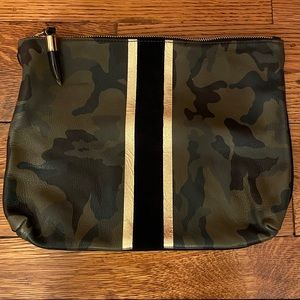 Kempton Camo Clutch. Smoke free/pet free home